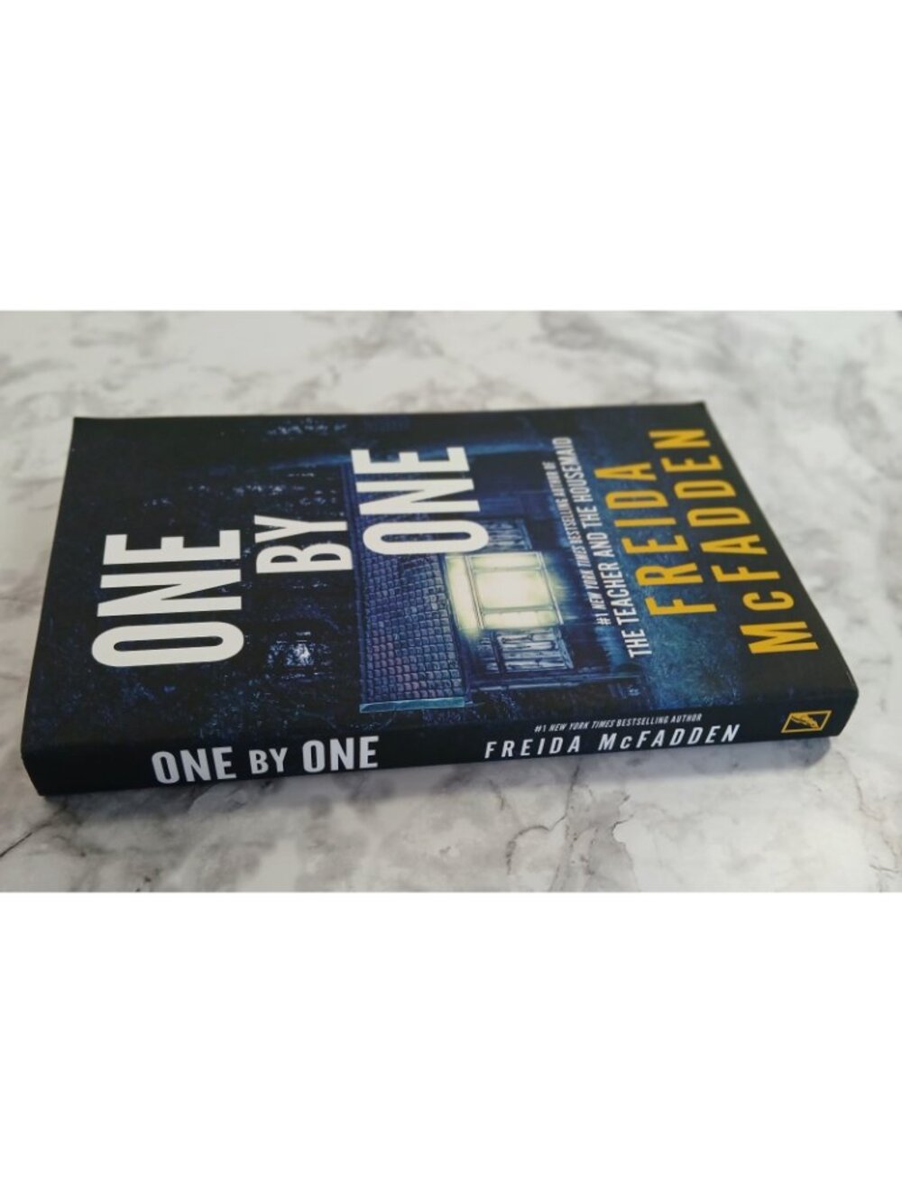 One by One – Freida McFadden | Psychological Thriller Paperback VG Condition - Picture 3 of 5